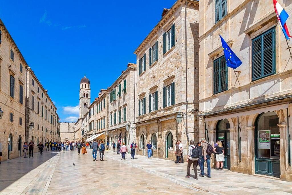 Mani * Ragusa